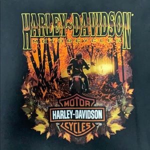 Harley Davidson black t-shirt.